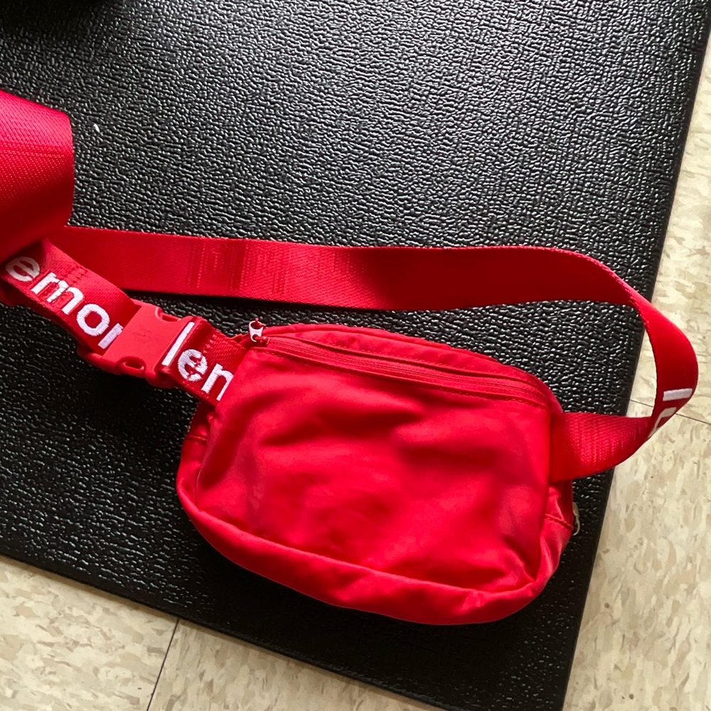 Lululemon Employee Red belt bag - Picture 3 of 7